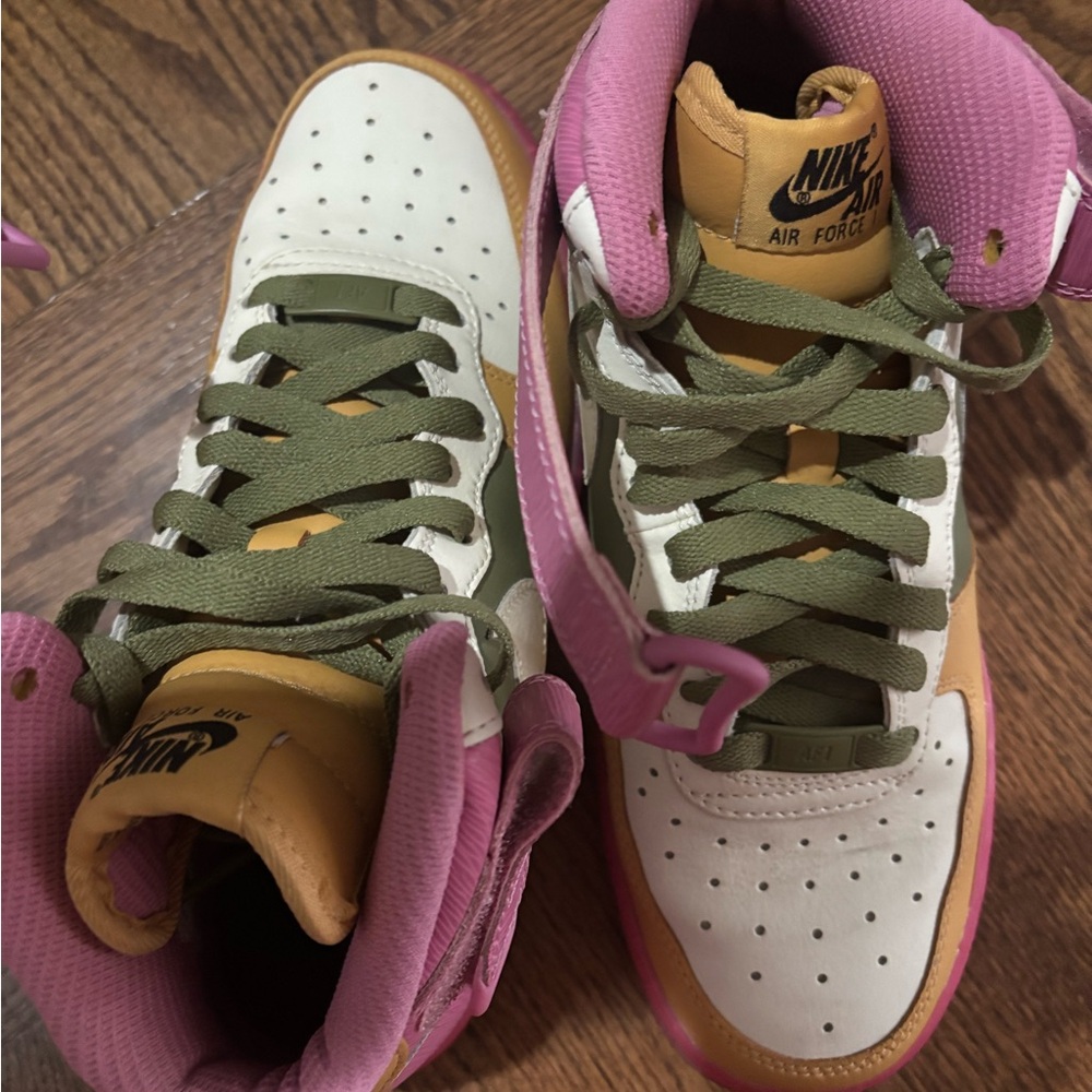 Women’s Multicolor High-Top Sneakers - Picture 4 of 4